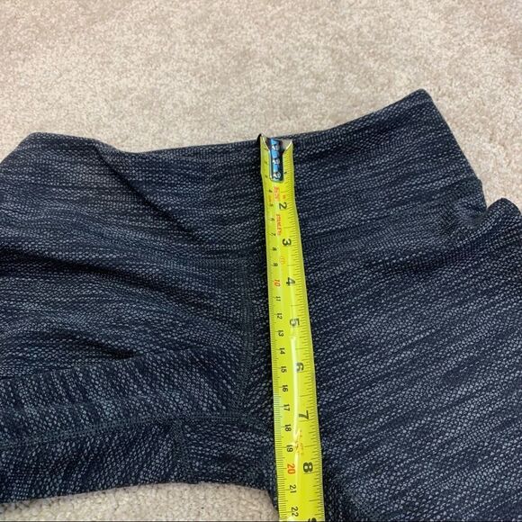 𝅺BLACK and gray Lululemon leggings size 4 - Picture 9 of 12